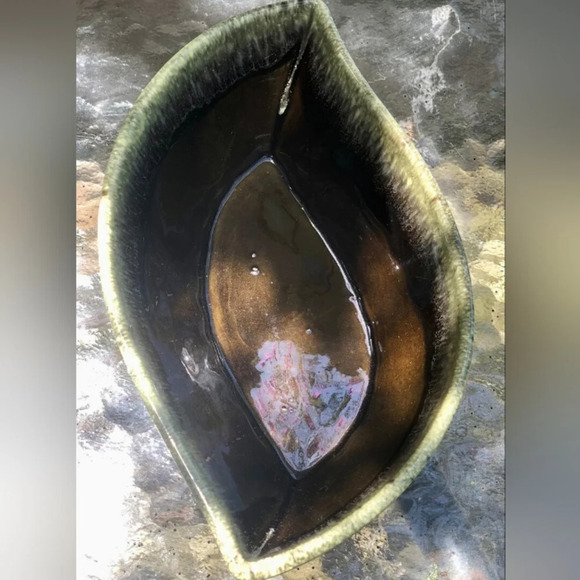 Drip Ware Hull USA A6 Olive Green Ombre Leaf Shaped Planter - Picture 4 of 5